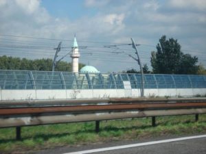 De lintbebouwing van de A15